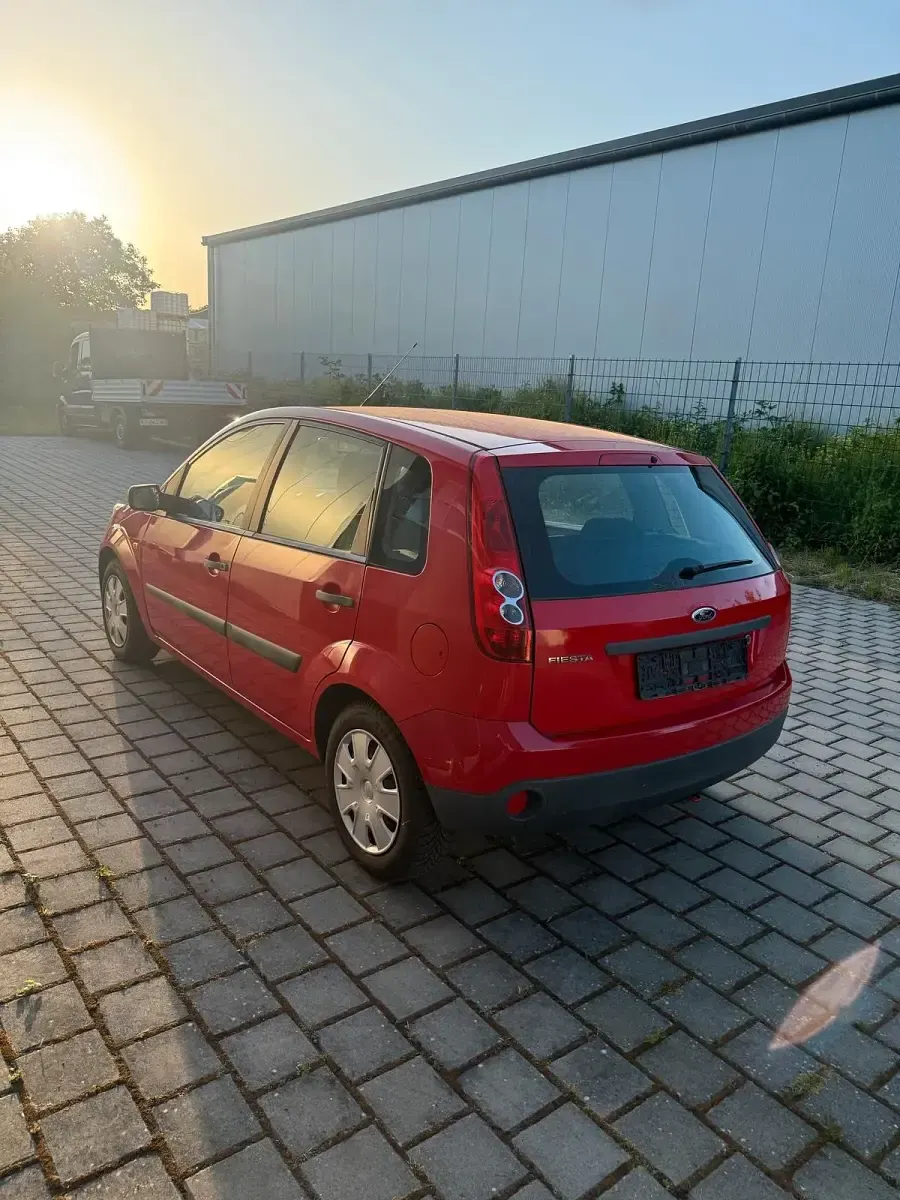 Gebraucht Ford Fiesta 70 PS (51 kW) 2006 Rot Kleinwagen