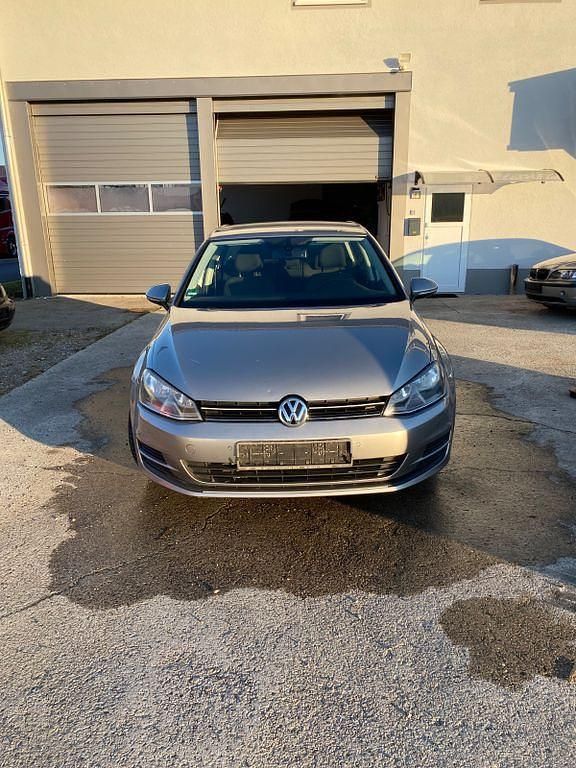 Grau Gebraucht 2013 VW Golf VII Trendline Limousine | 4.100 € (Superpreis) - Bild 1/4