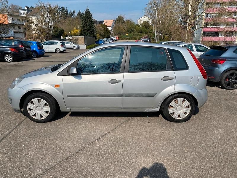 Gebraucht Ford Fiesta 80 PS (58 kW) 2007 Silber Kleinwagen