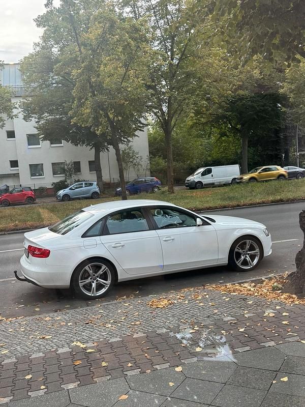 Weiß Gebraucht 2015 Audi A4 Limousine | 12.500 € (Fairer Preis) - Bild 1/4