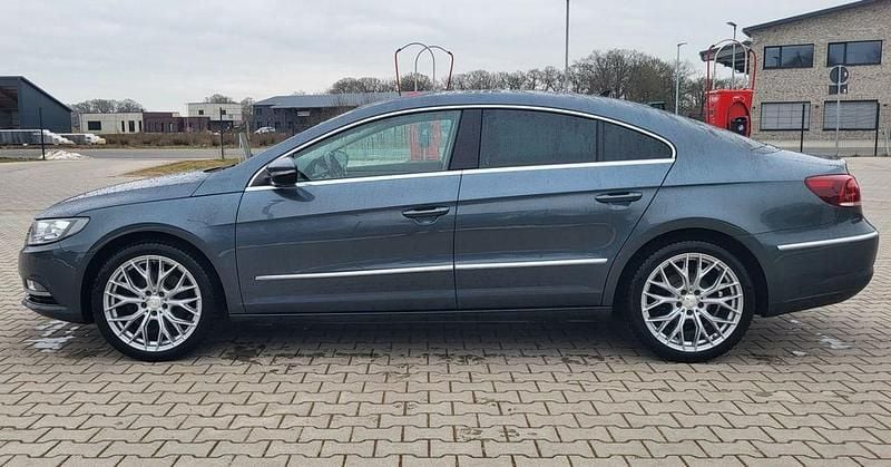 Usado VW CC 140 HP (102 kW) 2014 Cinzento Sedan