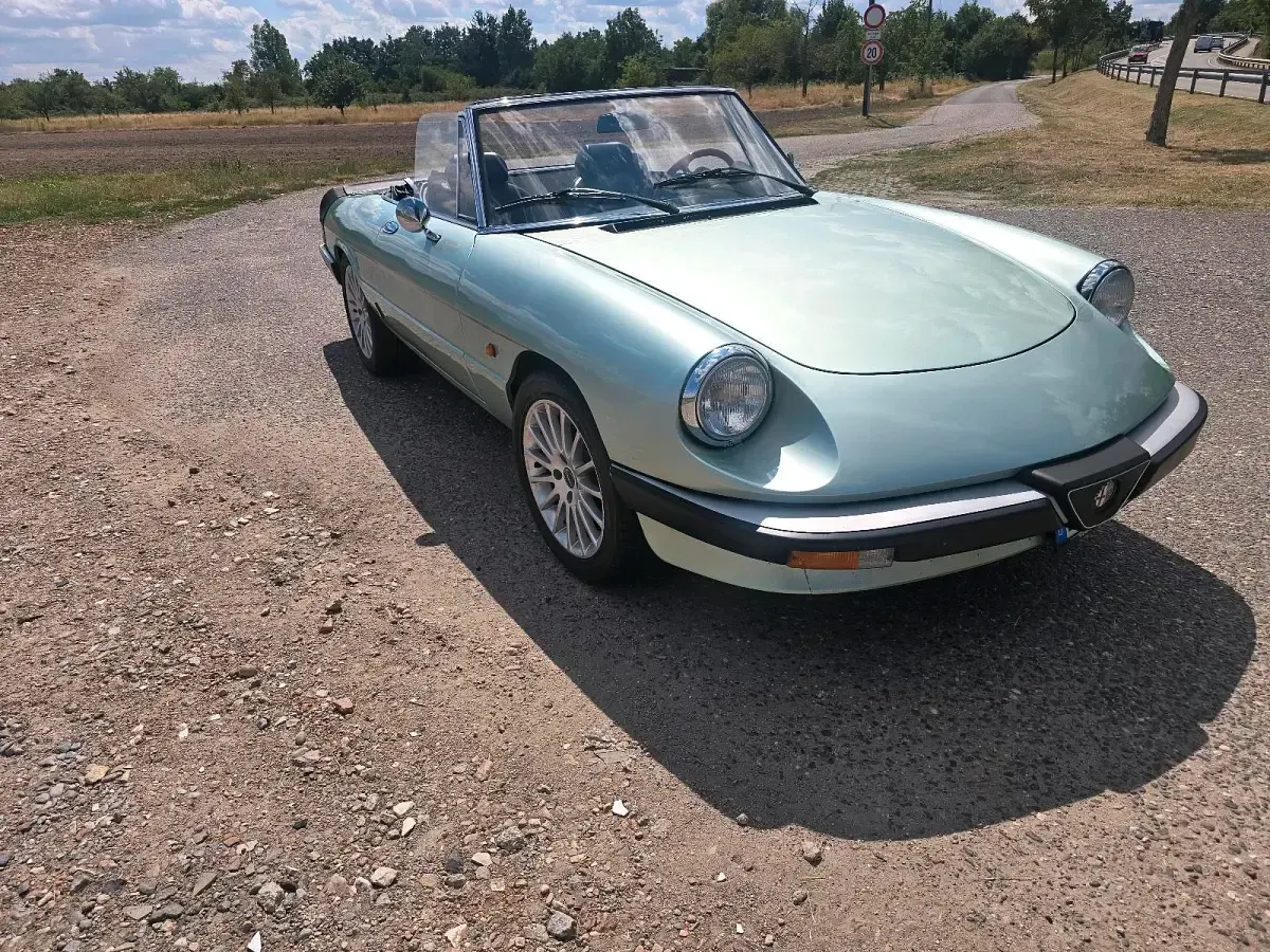 Gebraucht Alfa Romeo Spider 126 PS (92 kW) 1986 Grün Cabrio