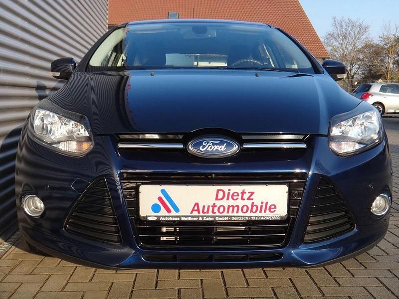 Gebraucht Ford Focus Titanium 125 PS (91 kW) 2013 Dunkelblau (metallic) Limousine
