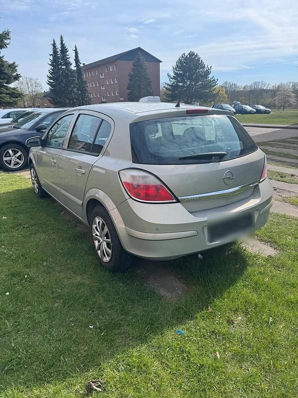 Gebraucht Opel Astra 105 PS (77 kW) 2005 Gold Kleinwagen