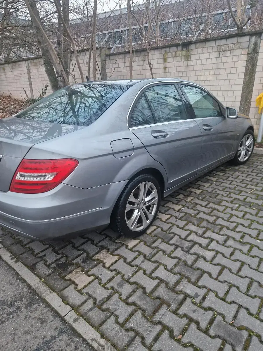 Gebraucht Mercedes C180 156 PS (114 kW) 2011 Grau Limousine