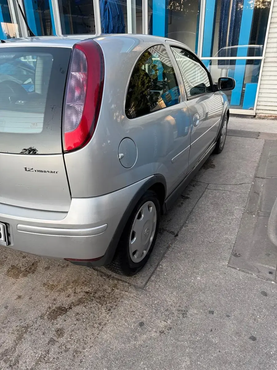 Gebraucht Opel Corsa 80 PS (58 kW) 2005 Silber Kleinwagen