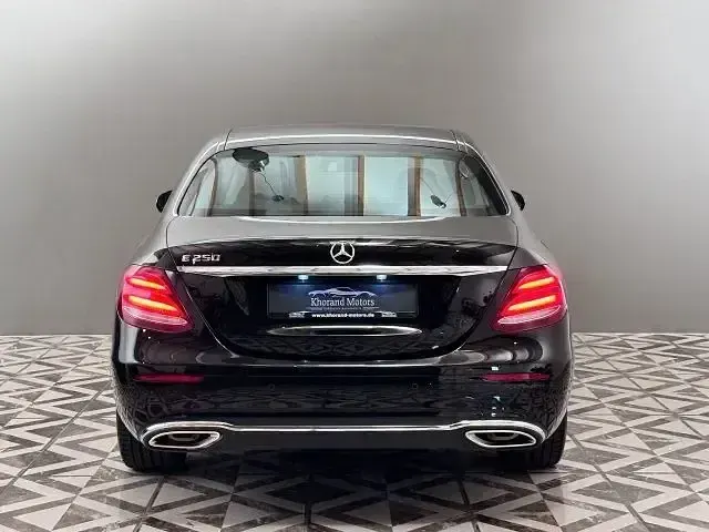 Second-hand Mercedes E250 211 CP (155 kW) 2016 Negru Berlinǎ