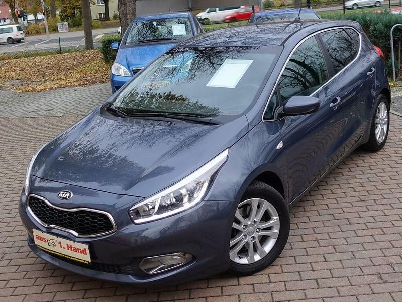 Blau Gebraucht 2014 Kia Ceed Limousine | 7.780 € (Fairer Preis) - Bild 1/4