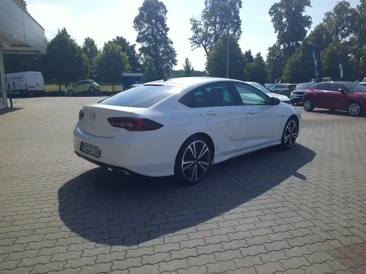 Gebraucht Opel Insignia Sport 174 PS (127 kW) 2022 Weiß Limousine