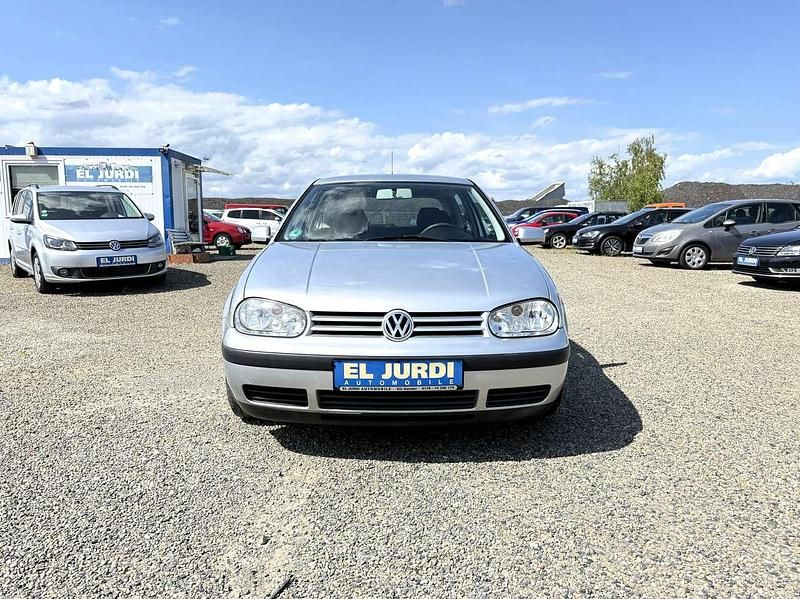 Second-hand VW Golf IV 75 CP (55 kW) 2001 Argintiu Berlinǎ