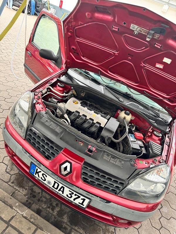 Rot Gebraucht 2003 Renault Clio II Kleinwagen | 1.000 € (Guter Preis) - Bild 1/4