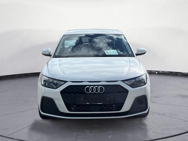 Weiß (gletscherweiß metallic) Neu 2025 Audi A1 Comfort Kleinwagen | 22.230 € (Superpreis) - Bild 1/4