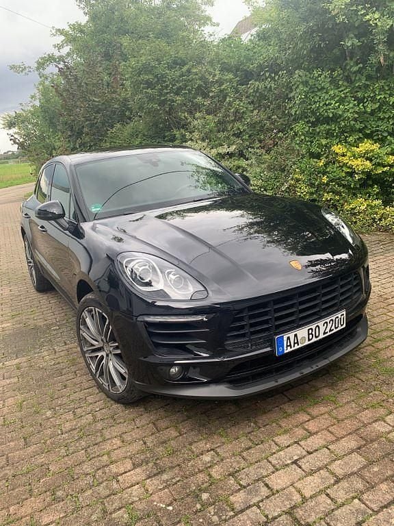 Schwarz Gebraucht 2018 Porsche Macan SUV | 37.399 € (Superpreis) - Bild 1/4