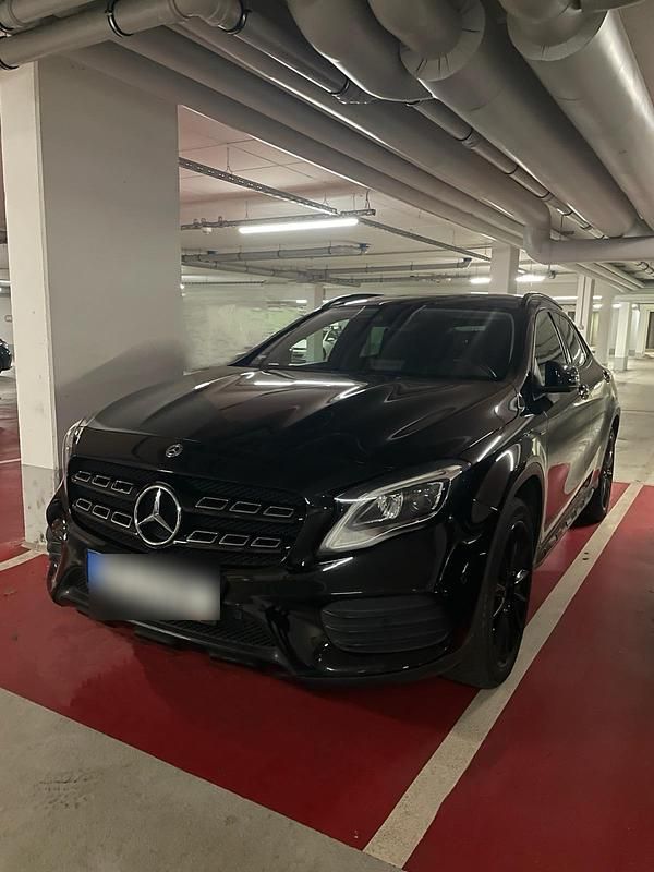 Gebraucht Mercedes GLA180 AMG line 122 PS (89 kW) 2020 Schwarz SUV