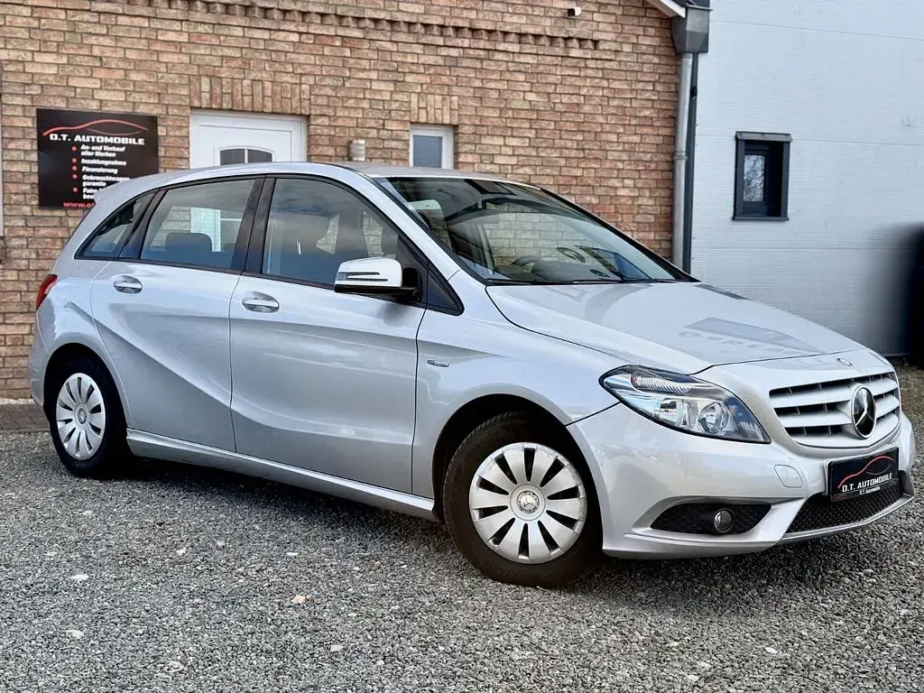 Gebraucht Mercedes B180 109 PS (80 kW) 2012 Silber Van / Kleinbus