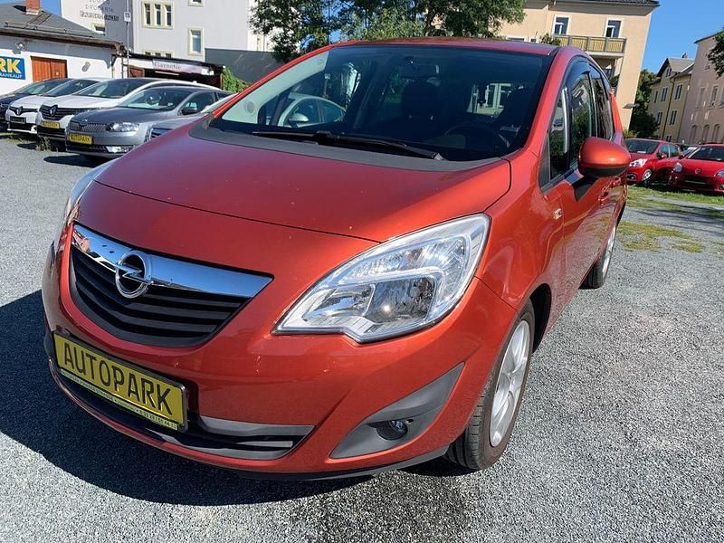 Rot Gebraucht 2011 Opel Meriva Van / Kleinbus | 4.900 € (Etwas zu teuer) - Bild 1/4