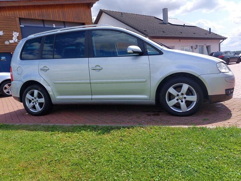 Silber Gebraucht 2005 VW Touran Van / Kleinbus | 2.250 € (Etwas zu teuer) - Bild 1/4