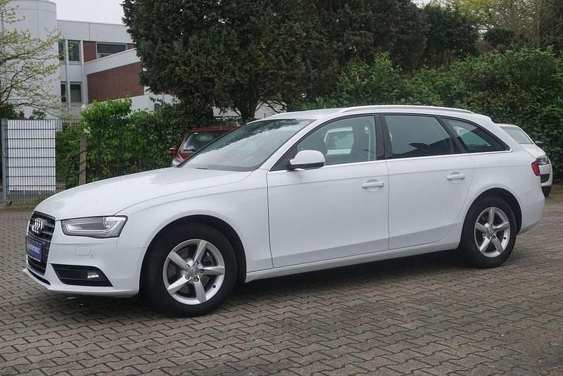 Gletscherweiß metallic Gebraucht 2015 Audi A4 Ambiente Kombi | 12.890 € (Fairer Preis) - Bild 1/4