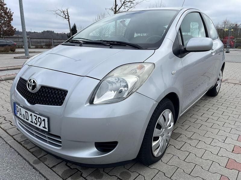 Gebraucht Toyota Yaris 69 PS (50 kW) 2007 Silber Kleinwagen