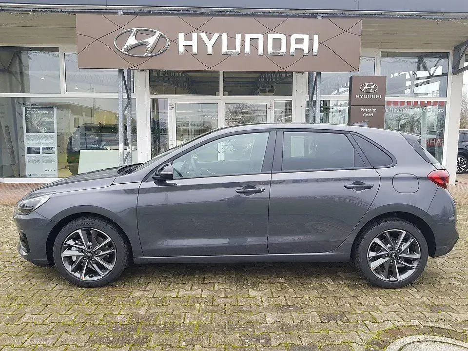 Gebraucht Hyundai i30 Advantage 140 PS (102 kW) 2025 Ecotronic grey Limousine