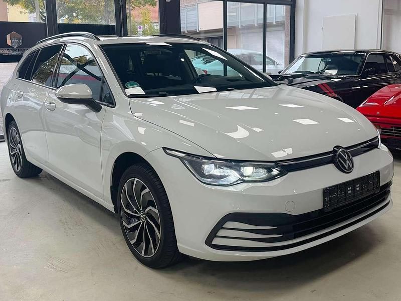 Pure white Gebraucht 2022 VW Golf VIII Life Kombi | 18.990 € (Guter Preis) - Bild 1/4