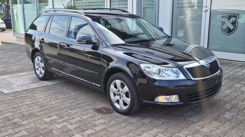 Schwarz Gebraucht 2009 Skoda Octavia Kombi | 7.900 € (Etwas zu teuer) - Bild 1/4