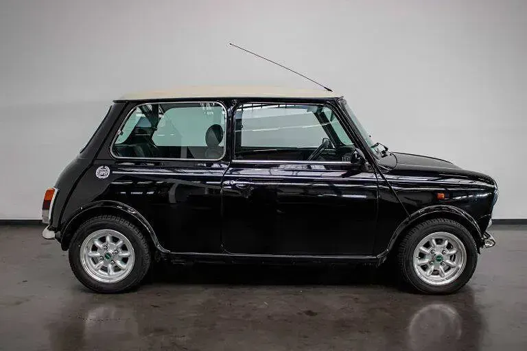 Gebraucht Mini Cooper 63 PS (46 kW) 2000 Schwarz Kleinwagen