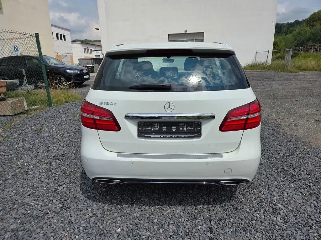Gebraucht Mercedes B180 109 PS (80 kW) 2016 Weiß Kleinwagen
