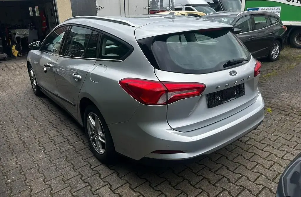 Gebraucht Ford Focus Cool & Connect 120 PS (88 kW) 2020 Silber Kombi