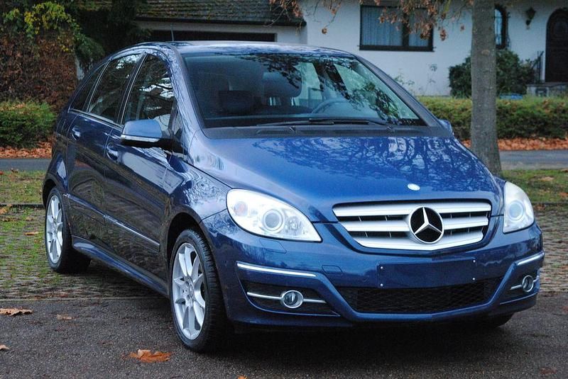 Blau Gebraucht 2009 Mercedes B200 Van / Kleinbus | 6.900 € (Guter Preis) - Bild 1/4