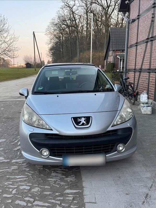 Gebraucht Peugeot 207 95 PS (69 kW) 2008 Silber Kleinwagen