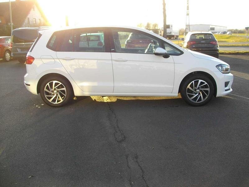Gebraucht VW Golf VII Sound 125 PS (91 kW) 2017 Pure white Kombi