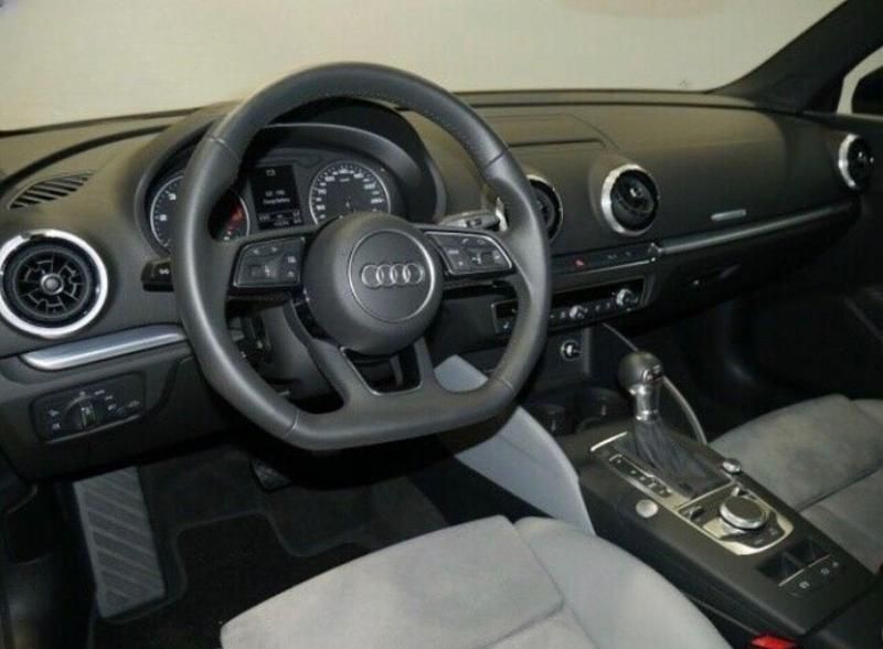 Gebraucht Audi A3 Cabriolet Sport 150 PS (110 kW) 2018 Blau Cabrio