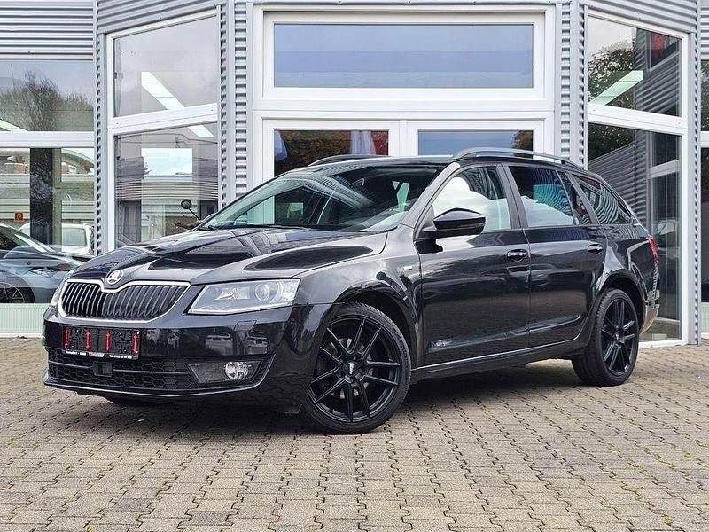 Schwarz Gebraucht 2016 Skoda Octavia Joy Kombi | 8.490 € (Guter Preis) - Bild 1/4