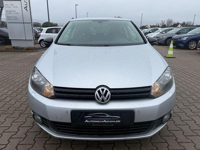 Gebraucht VW Golf VI Match 105 PS (77 kW) 2012 Silber Kleinwagen