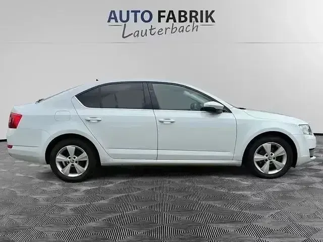 Gebraucht Skoda Octavia Style 116 PS (85 kW) 2016 Weiß Limousine