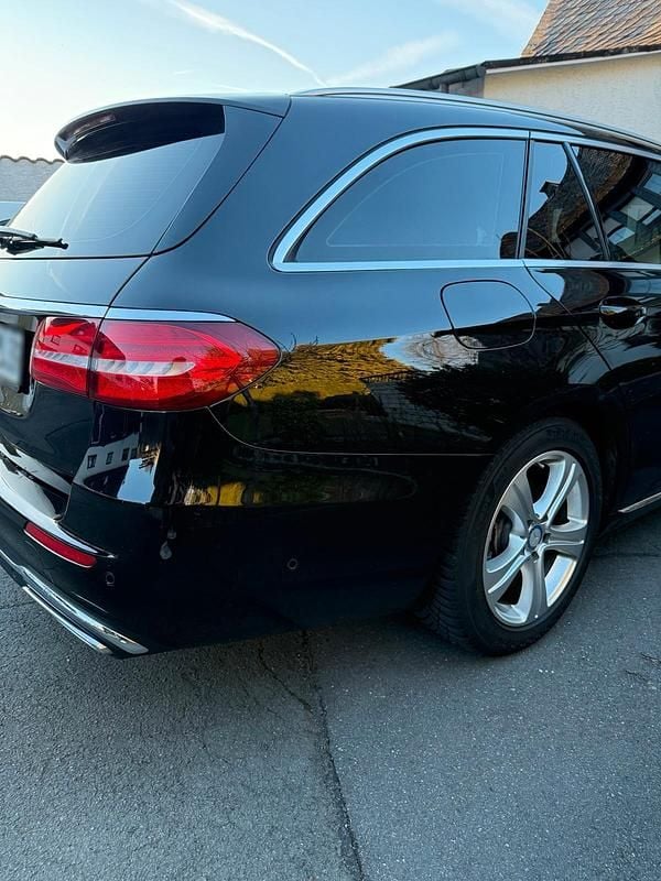 Gebraucht Mercedes E220 194 PS (142 kW) 2016 Schwarz Kombi