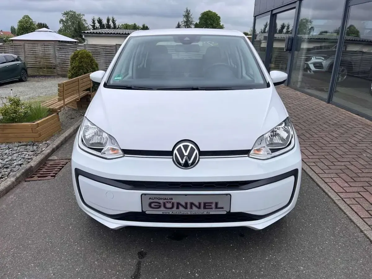 Second-hand VW up! 65 CP (47 kW) 2020 Alb Hatchback