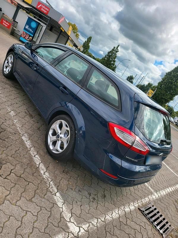 Gebraucht Ford Mondeo 140 PS (102 kW) 2012 Blau Kombi
