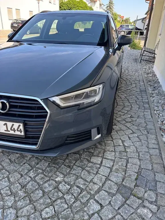 Gebraucht Audi A3 Ambiente 150 PS (110 kW) 2016 Grau Limousine