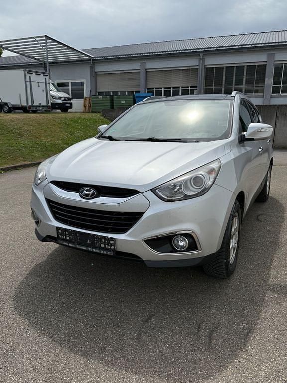 Grau Gebraucht 2012 Hyundai ix35 Style SUV | 5.900 € (Guter Preis) - Bild 1/4