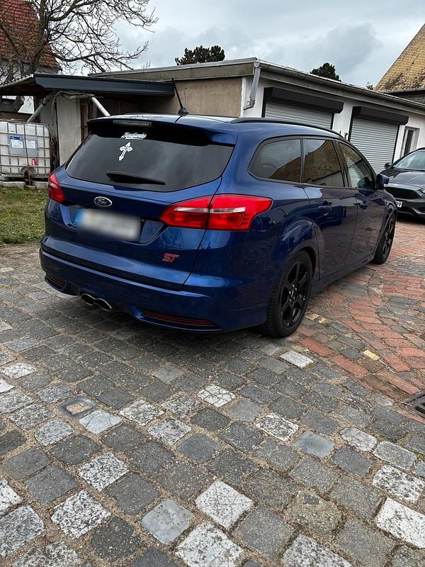 Gebraucht Ford Focus ST 250 PS (183 kW) 2017 Blau Kombi
