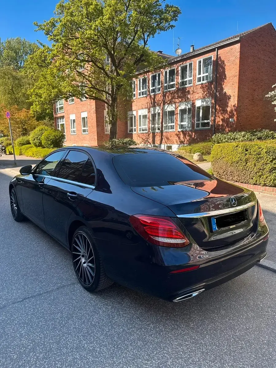 Gebraucht Mercedes E220 194 PS (142 kW) 2016 Andere farben Limousine