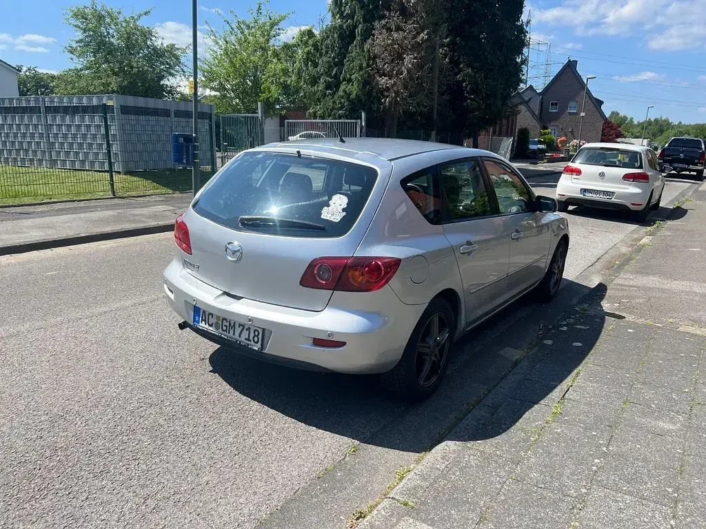 Używany Mazda 3 Active 105 KM (77 kW) 2005 Srebrny Sedan/Limuzyna