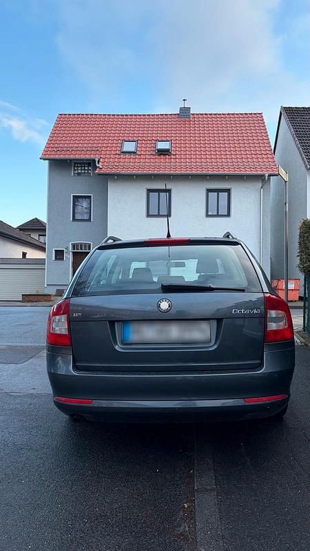 Gebraucht Skoda Octavia 102 PS (75 kW) 2009 Grau Kombi
