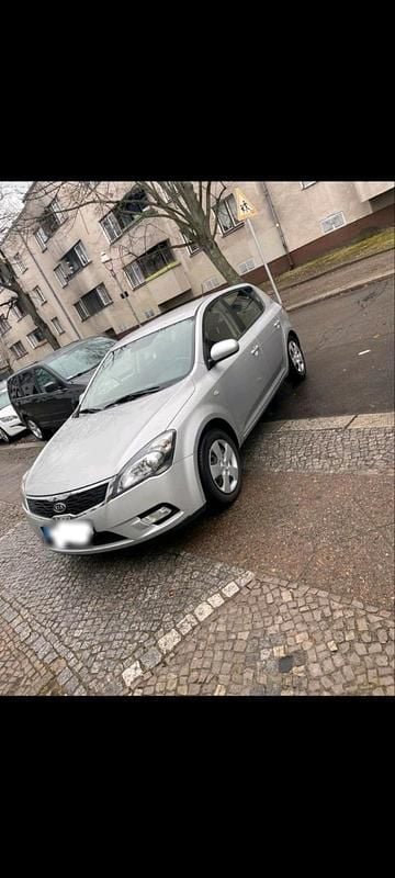 Gebraucht Kia Ceed 125 PS (91 kW) 2011 Grau Kleinwagen