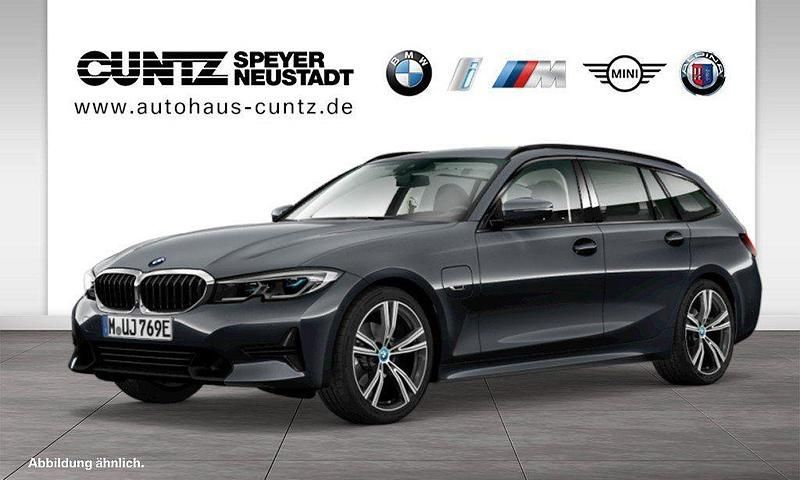 Mineralgrau metallic Gebraucht 2022 BMW 330e Sport Line Kombi | 29.780 € (Fairer Preis) - Bild 1/2