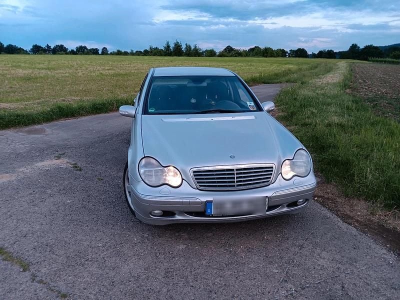 Silber Gebraucht 2001 Mercedes C200 Limousine | 1.400 € - Bild 1/4