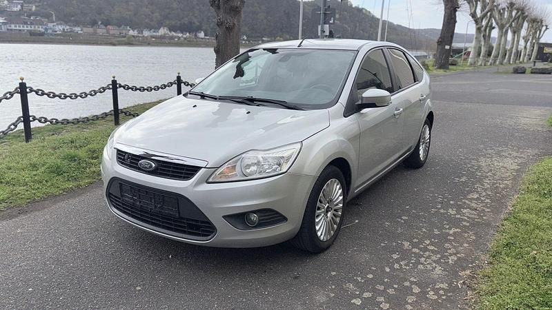 Gebraucht Ford Focus 125 PS (91 kW) 2009 Silber Limousine
