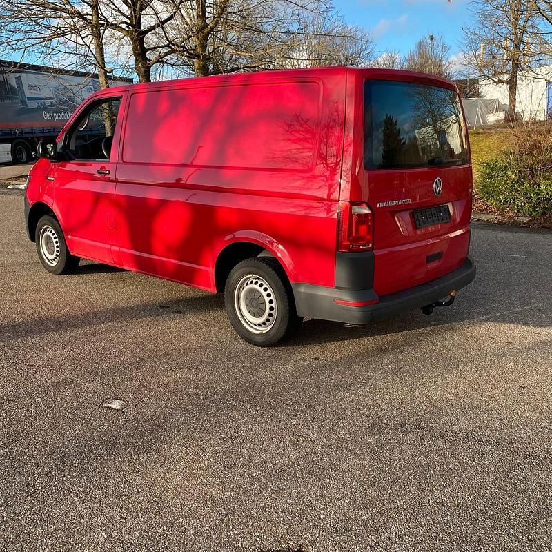 Gebraucht VW T6 150 PS (110 kW) 2016 Rot Van